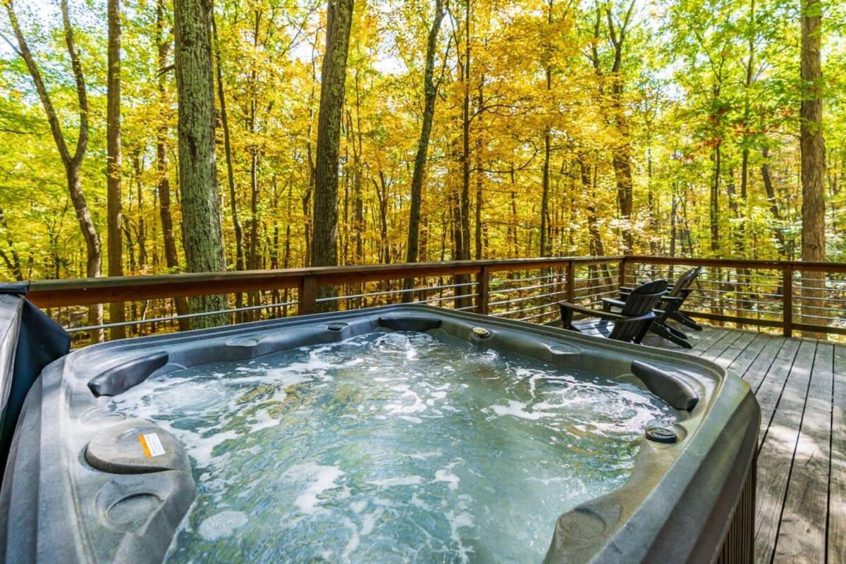 Chalet W Hot Tub, Large Deck, Grill, & Fast Wifi Berkeley Springs Extérieur photo