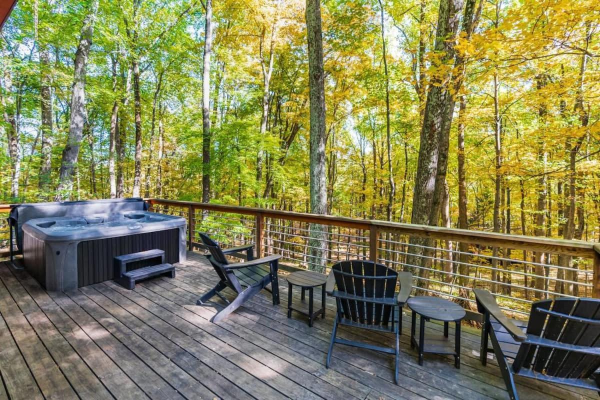 Chalet W Hot Tub, Large Deck, Grill, & Fast Wifi Berkeley Springs Extérieur photo