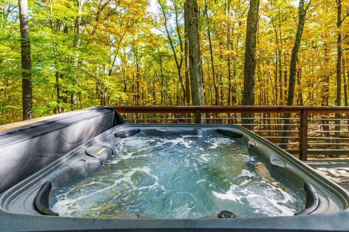 Chalet W Hot Tub, Large Deck, Grill, & Fast Wifi Berkeley Springs Extérieur photo