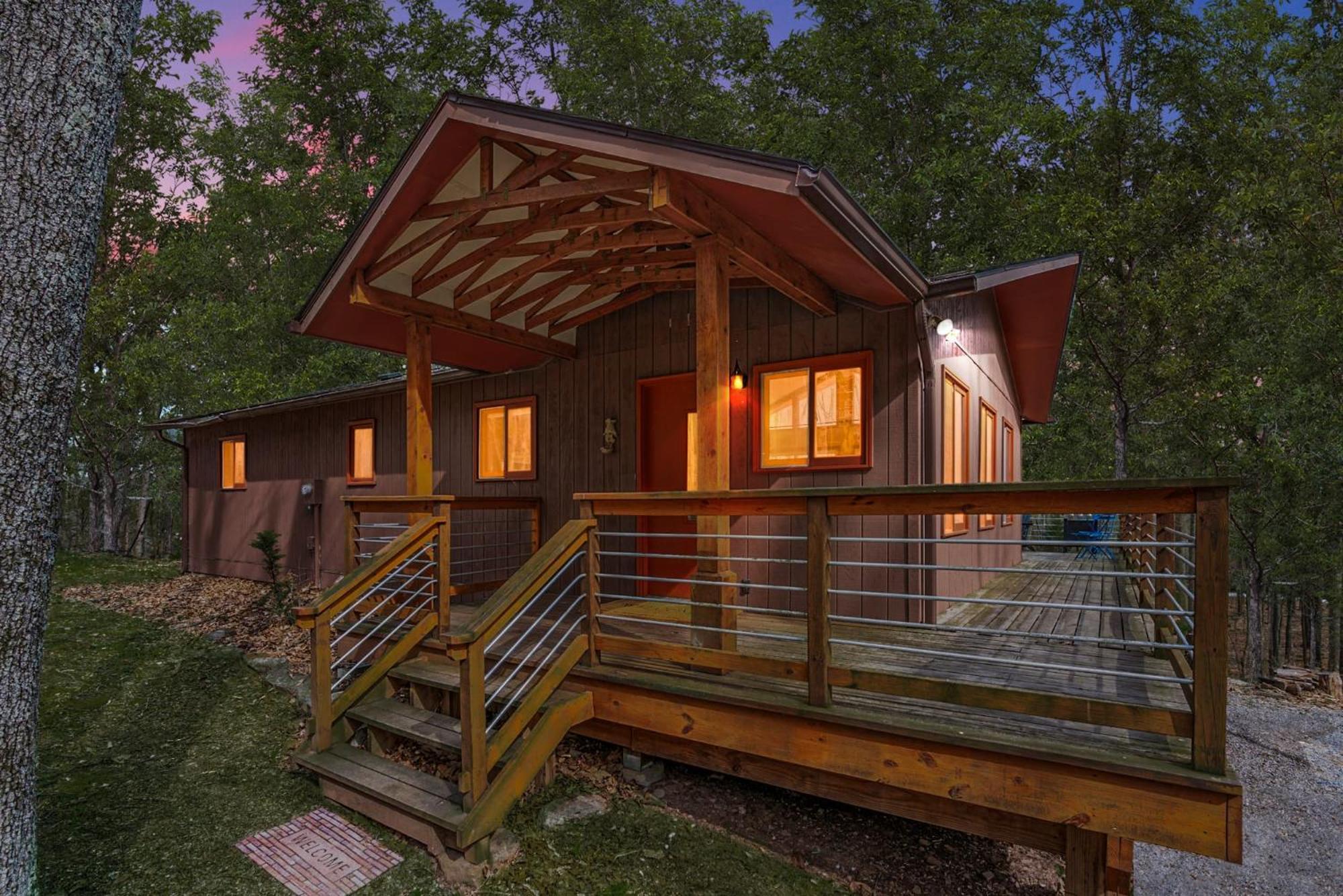 Chalet W Hot Tub, Large Deck, Grill, & Fast Wifi Berkeley Springs Extérieur photo